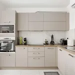 Modern 3-bedroom In Near Promenade And Ferries