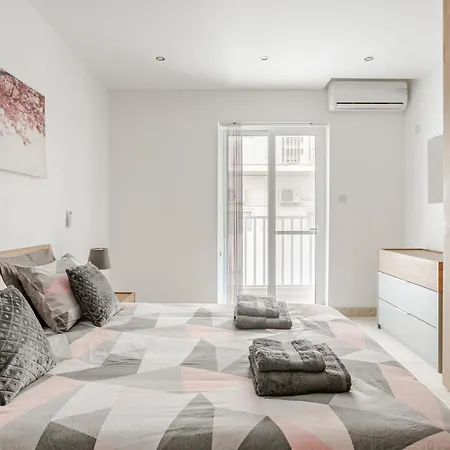 Apartment Modern 3-bedroom In Near Promenade And Ferries *