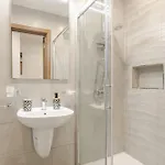Modern 3-bedroom In Near Promenade And Ferries