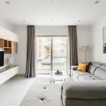 Апартаменты Modern 3-bedroom In Near Promenade And Ferries