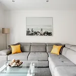 Modern 3-bedroom In Near Promenade And Ferries Апартаменты *