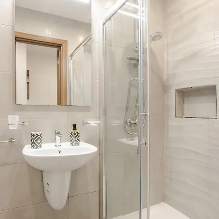 Modern 3-bedroom In Near Promenade And Ferries