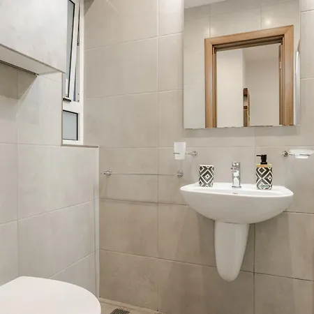 Appartement Modern 3-bedroom In Near Promenade And Ferries *