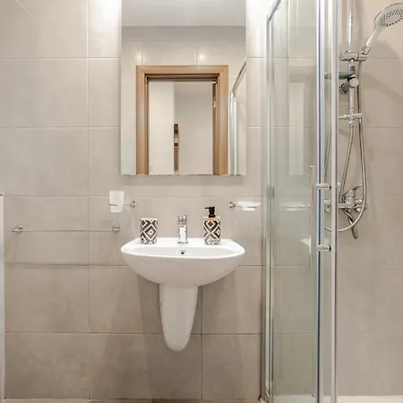 Modern Direct Access To Beaches Apartment *