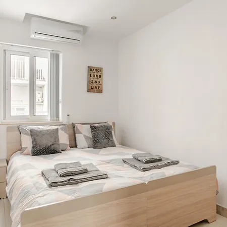 Modern Direct Access To Beaches Apartment Sliema