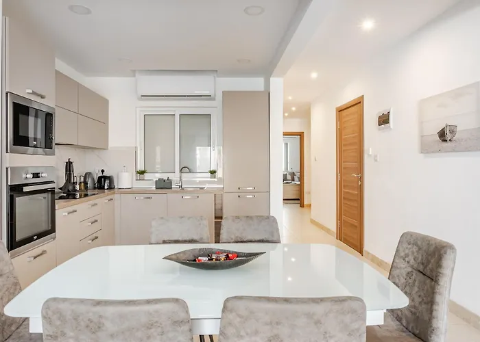 Modern 3-bedroom In Near Promenade And Ferries Lägenhet