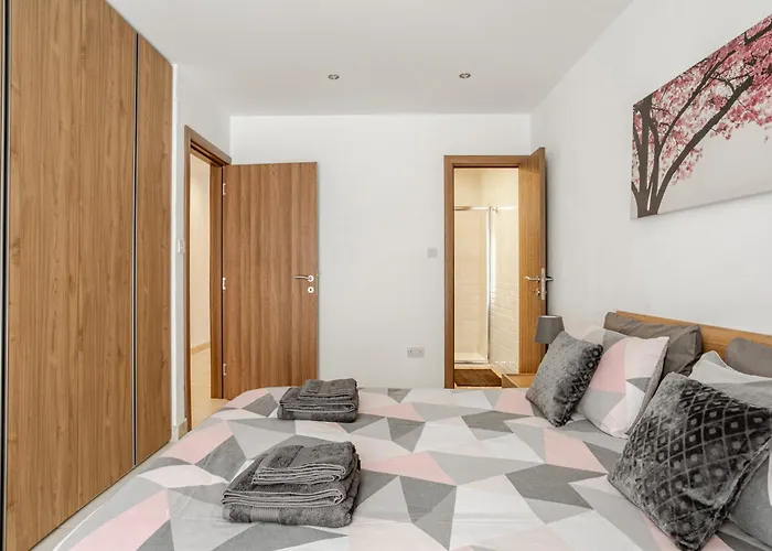 Modern 3-bedroom In Near Promenade And Ferries Lägenhet *