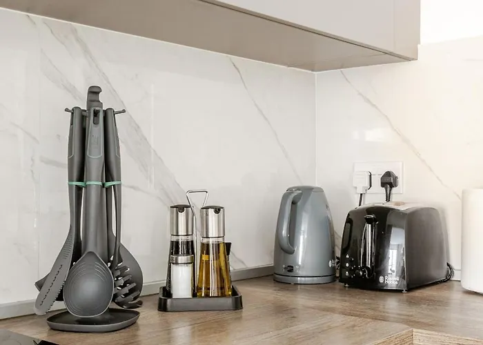 Modern 3-bedroom In Near Promenade And Ferries Lägenhet