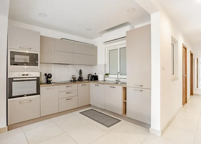 Modern 3-bedroom In Near Promenade And Ferries Lägenhet *