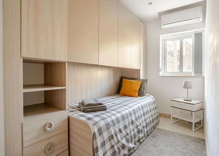 Modern 3-bedroom In Near Promenade And Ferries Lägenhet