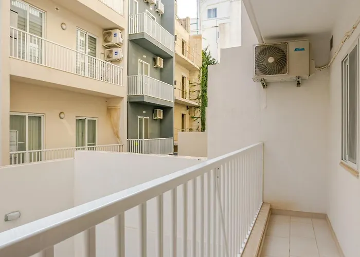 Modern 3-bedroom In Near Promenade And Ferries Lägenhet