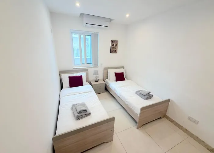 Modern 3-bedroom In Near Promenade And Ferries Lägenhet *