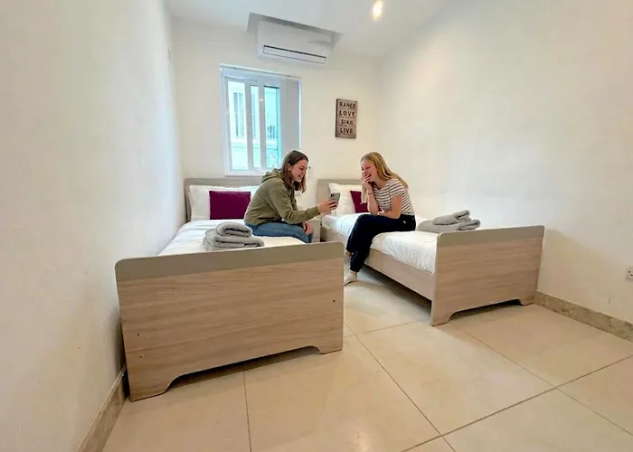 Modern 3-bedroom In Near Promenade And Ferries